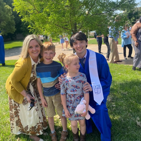 Meet your Posher, Melissa - Picture 3 of 3